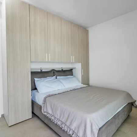 Exclusive White - With Pool - Sea View Daire